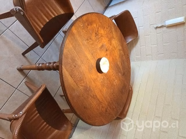 Mesa antigua de madera de cerezo