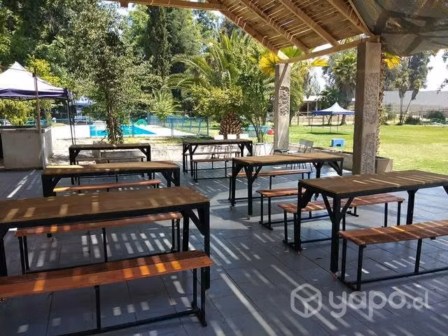 Parcela con piscina (solo de día)