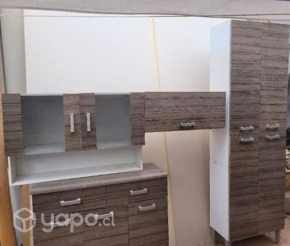 Muebles de cocina con mesa
