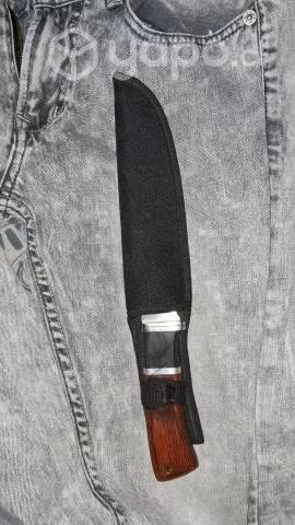 Cuchillo con funda - Imagen 2
