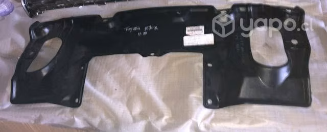 Cubre motor Toyota Hilux