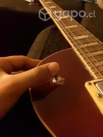 Guitarra Freeman Les Paul + Amplificador Peavey