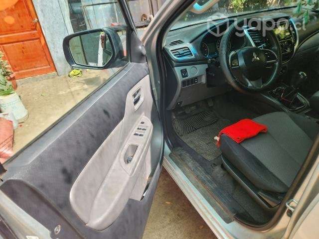 Vendo mitsubishi l200 2018 - Imagen 4