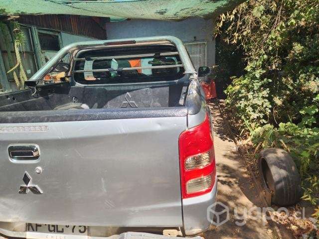 Vendo mitsubishi l200 2018 - Imagen 2