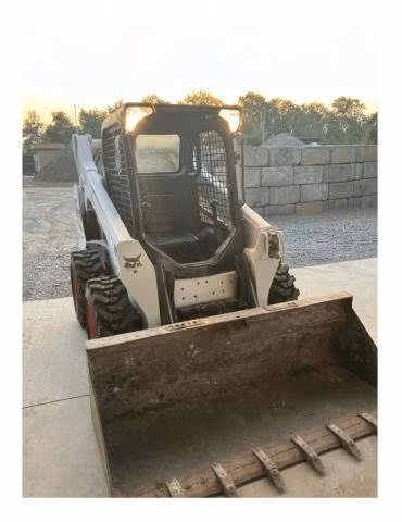 Minicargador BOBCAT S590