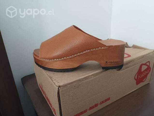 Zuecos de cuero