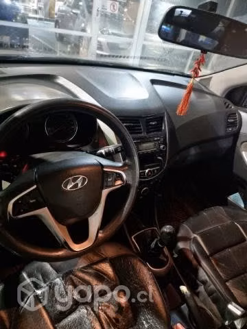 Hyundai accent, año 2012 - Imagen 4