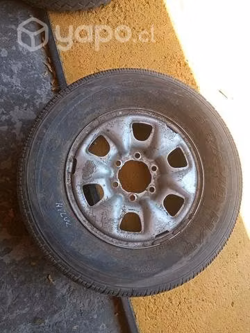 Toyota hilux llanta original con neumatico envio