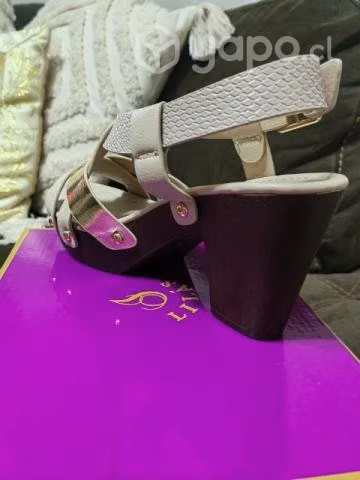 Sandalias Lilás