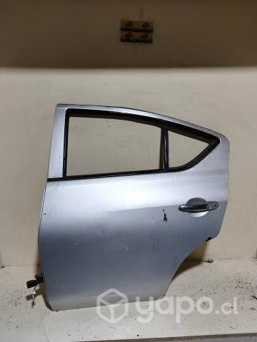 Puerta trasera Nissan versa LH /rgd01m02j