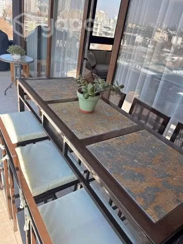 Mesa de terraza estilo bar