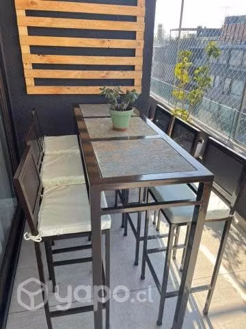 Mesa de terraza estilo bar