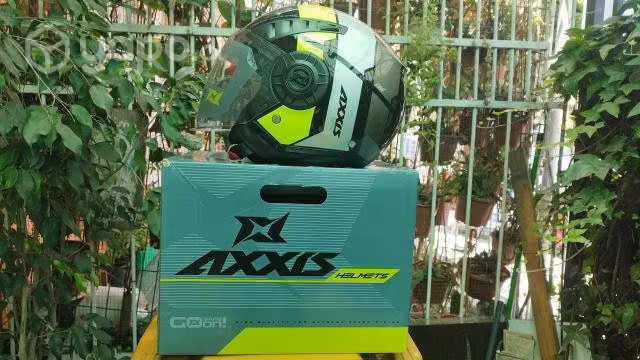 Casco axxis