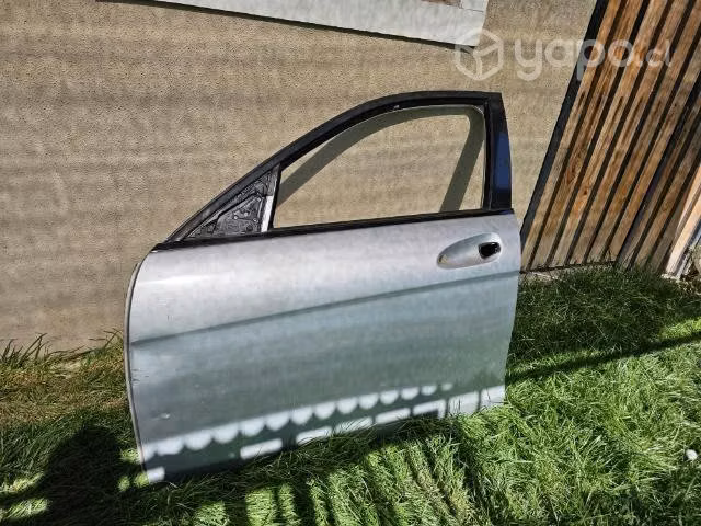 Puerta delantera izquierda w204