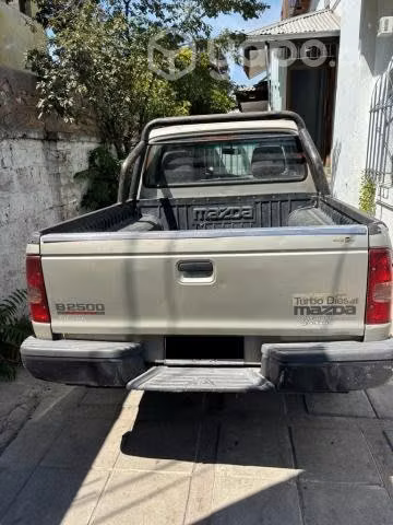 VENDO MAZDA B2500 Diesel 4x4 Turbo 2005