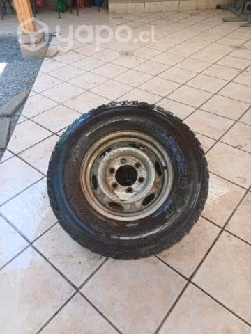 Llantas más neumáticos buen estado
