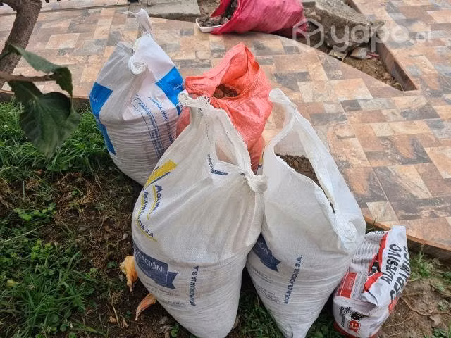 Gravilla y arena en sacos