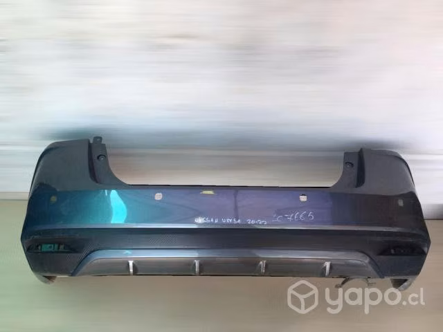 Parachoque trasero nissan versa 2020-2023