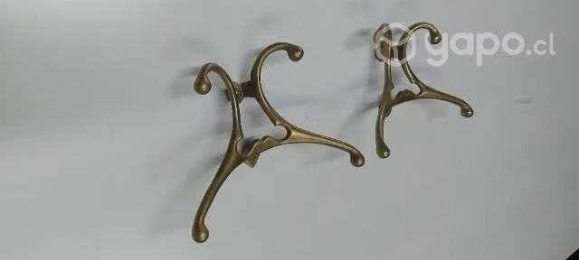Percheros de bronce