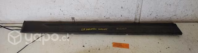 Moldura Inferior Ext pta del izq (KSZ187) Sorento