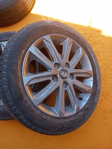 Hyundai elantra 2015 aro 17 original con neumatico