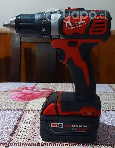 Taladro percutor/destornillador y destornillador