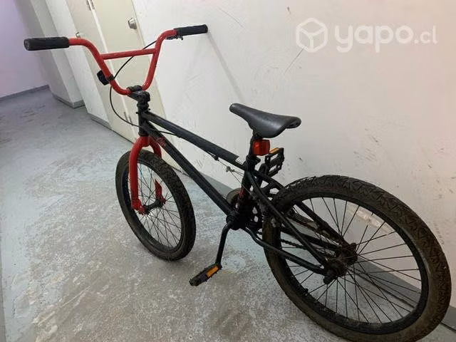 Bicicleta BMX con muy poco uso