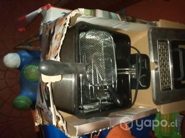 Piscina nueva en su caja y freidora elect