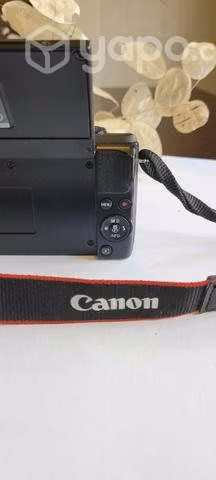 Camara CANON marca EOS M200