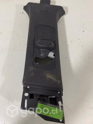Tapiz cubre pilar central sup izq Explorer 2015 3