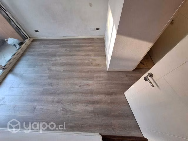 Instalación de piso flotante y limpieza