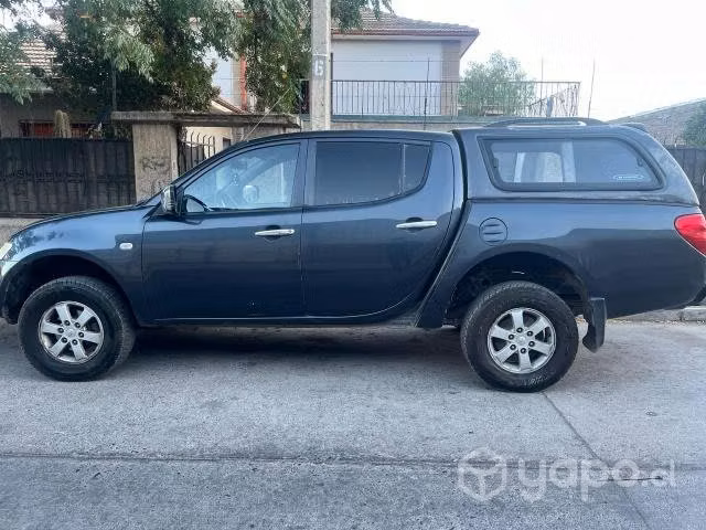 Mitsubishi l200 2012