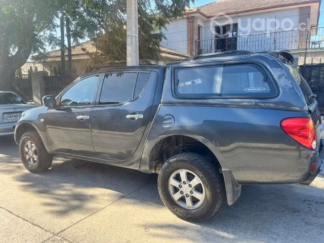 Mitsubishi l200 2012