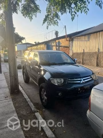 Mitsubishi l200 2012