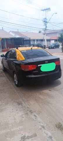 Venta de taxi básico kia cerato año 2013