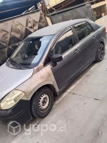 Nissan tida año 2011