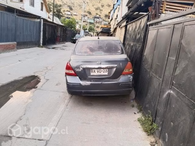 Nissan tida año 2011