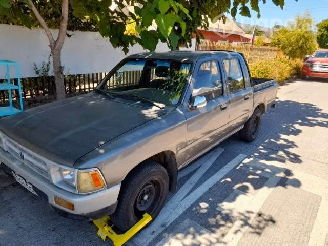 Camioneta toyota hilux año 90