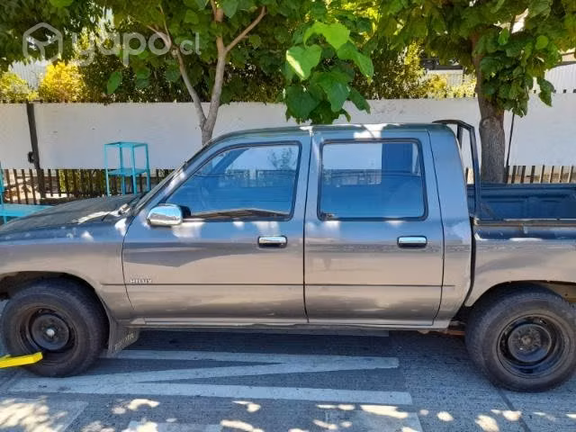 Camioneta toyota hilux año 90