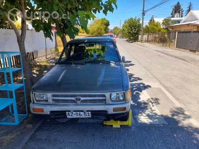Camioneta toyota hilux año 90