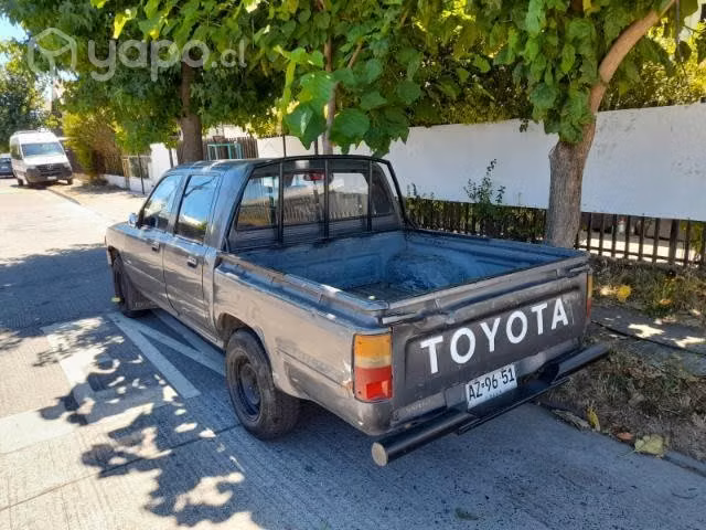 Camioneta toyota hilux año 90