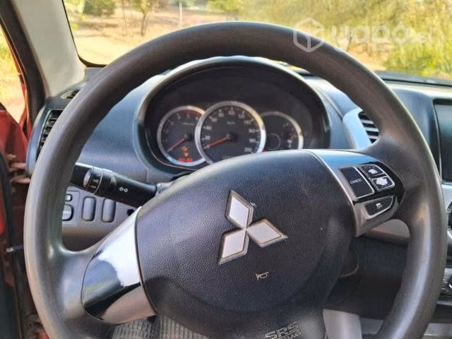Mitsubishi l200 2015
