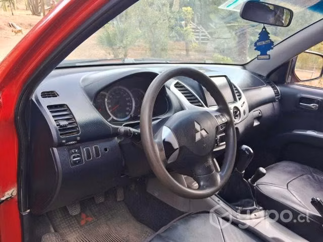 Mitsubishi l200 2015
