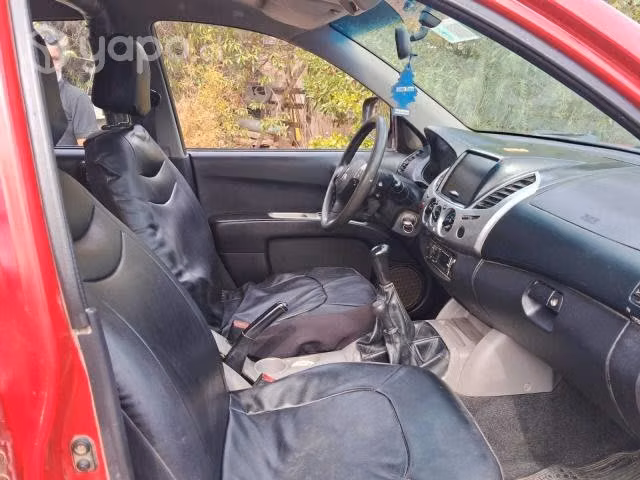 Mitsubishi l200 2015