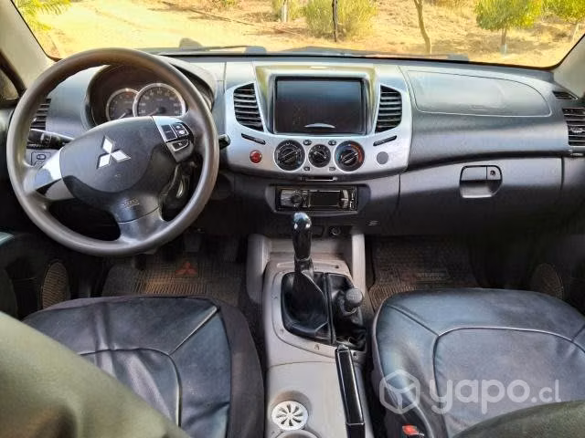 Mitsubishi l200 2015