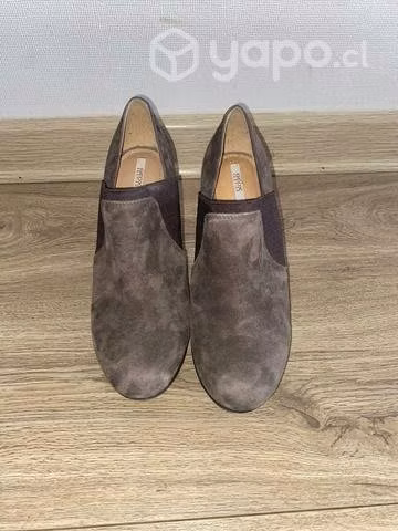 Zapatos marca "Geox" talla 37