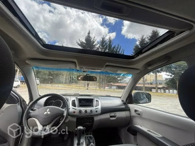 Mitsubishi L200 dakar 2012 automatica