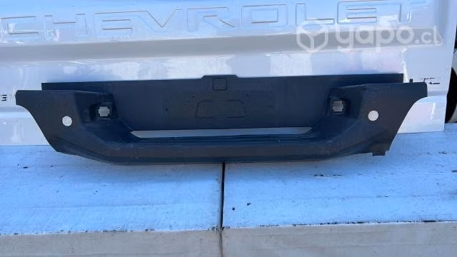 Chevrolet colorado moldura parachoque trasero (18-