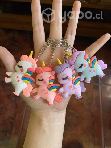 Llavero de unicornio arcoíris