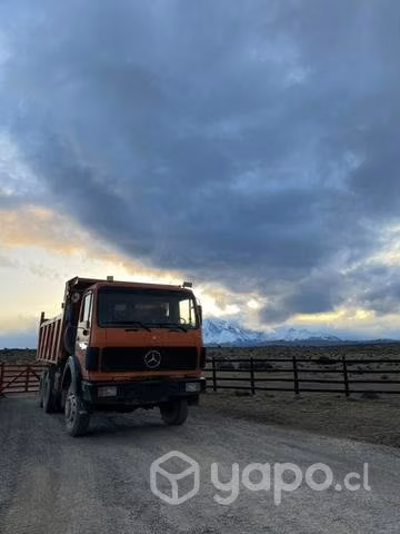 Camión tolva mercedes benz